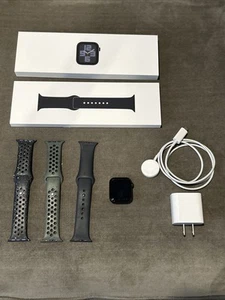 apple watch se 40mm Midnight Aluminum Color With 3 Bands And Charger - Zdjęcie 1 z 4