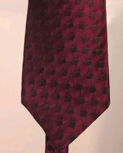 Donna Karan Men's Neck Tie 100% Italian Silk Made USA Maroon Diamond Geometric - Picture 1 of 3
