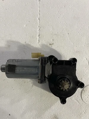 1998 1999 2000 Volvo S70 V70 XC70 Rear Left Driver Side Power Window Motor OEM - Image 1 of 4