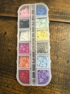 Charm Unghie Mix 3D Colori Assortiti, Acrilico Multi Blu Viola Bianco Rosa Fiore - Foto 1 di 4