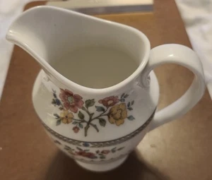 Royal Doulton England "KINGSWOOD"  Creamer 5" TC1115 PREOWNED  - Picture 1 of 6