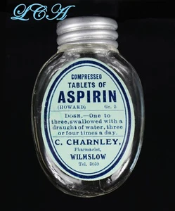 Pequeña botella de VIDRIO SOPLADO antigua ovalada de ASPIRINA de Farmacia CHARNLEY WILMSLOW - Imagen 1 de 3