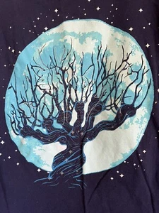 Camiseta Harry Potter Whomping Willow Brilla en la Oscuridad Caja de Botín Azul Talla Pequeña - Imagen 1 de 3