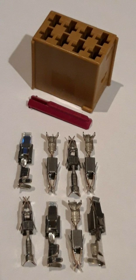 ISO QuadLock Speaker Connector 8 Pin 3B7 035 447 3B7035447 & Contact Pins - Image 1 of 1