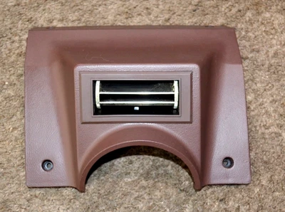 OLDS OLDSMOBILE CUTLASS SUPREME LOWER DASH TRIM BEZEL VENT BROWNISH 1984-1988 Foto 1 de 4