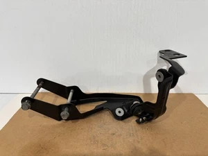 2011-14 CRYSLER 300 POWER STEERING PUMP MOUNTING BRACKET - Picture 1 of 9