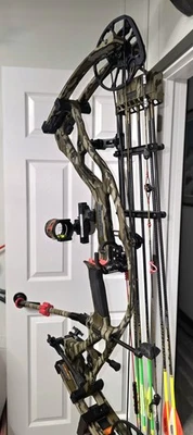 Hoyt RX-8 - Image 1 of 4