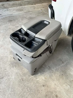 GMC Sierra 1500/Chevy Silverado 2019-2024 gris consola central asiento de salto Foto 1 de 4