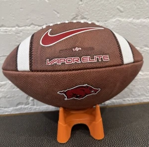 Balón de fútbol americano universitario Nike Vapor Elite Arkansas Razorbacks NCAA Team Game EE. UU. - Imagen 1 de 14