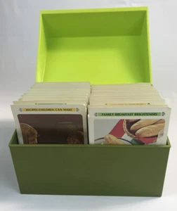 Vintage 1971 Betty Crocker Recipe Card Library box. Two tone Green EUC  - Bild 1 von 3