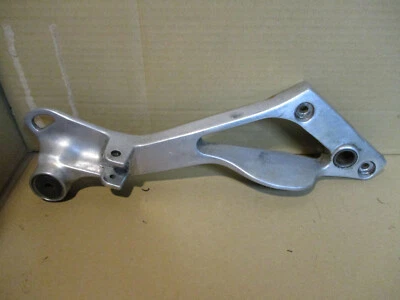 Platine repose pied arrière droit Yamaha 850 TDM 3VD - Photo 1/4