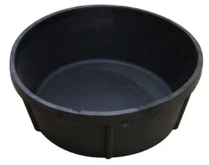 Bandeja de alimentación y agua Master Rancher de 2 cuartos, 1/2 galón de goma negra de alta resistencia - Imagen 1 de 1