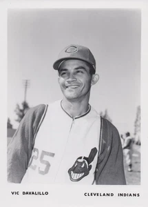 1968 Press Photo Team Issue of Cleveland Indians Baseball Player Vic Davalillo - Picture 1 of 2