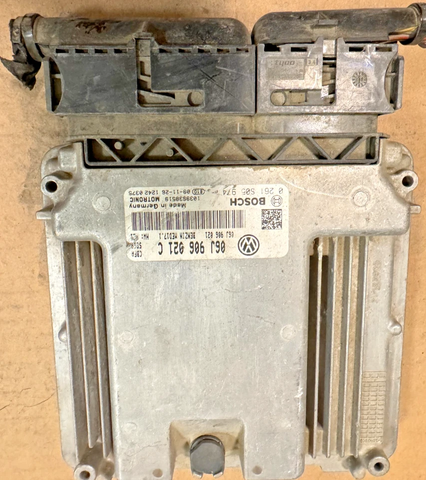 Volkswagen Passat 06J 906 021 C 2010 control informático del motor ECU ECM Foto 1 de 3