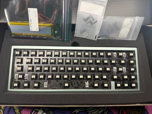 enter67 v2 mint niestandardowa klawiatura mechaniczna - Zdjęcie 1 z 2