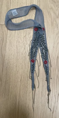 NUEVO SIN ETIQUETAS Chan Luu Azul Cuentas Bordado Flecos Boho Delgado Cuello Bufanda Envolvente Collar Foto 1 de 4