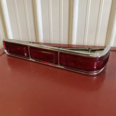 Chevrolet Impala 1966 conjunto de luces traseras OEM 66 RH Foto 1 de 4