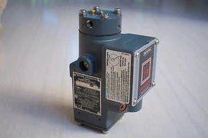 Moore 77-8 I/P transducer, 4-20 ma 3-27 PSI, NIB, tested with 6-month warranty - Picture 1 of 9