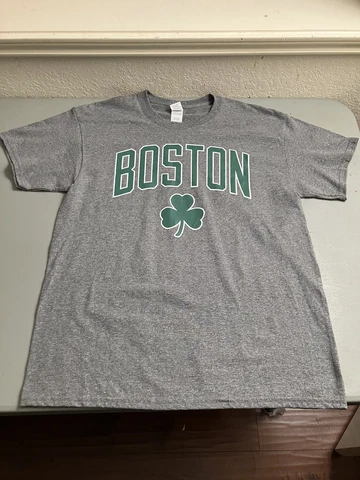 Boston Celtics Men’s T-shirt Large Gildan NBA Basketball Cover