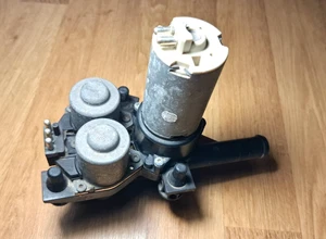 Mercedes W124 124 Auxiliary Electric Coolant Water Pump Heating control valve - Picture 1 of 17