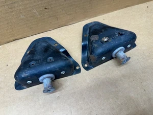 Jeep Wrangler YJ CJ 81-95 Juego de pasadores de cierre de puerta OEM montaje de pestillo de fábrica - Imagen 1 de 8