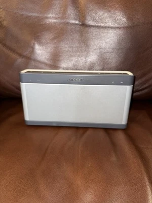 Bose SoundLink Bluetooth Speaker III - Silver  in Good Condition Tested - Image 1 of 4