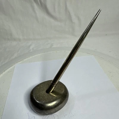 Pisapapeles con soporte para bolígrafo escultural plateado con bolígrafo delgado - Leer* Foto 1 de 4