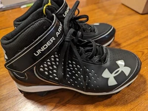 Under Armour. Armour Bound football cleats size 5.5 - Picture 1 of 5