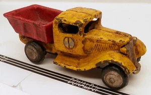 Camión de volteo vintage década de 1930 rojo/amarillo 4" de largo pesado hierro fundido réplica - Imagen 1 de 3