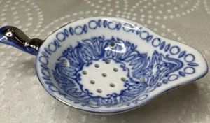 Soporte para bolsa de té vintage Bombay Company azul blanco Delft colador de té, repuesto - Imagen 1 de 3