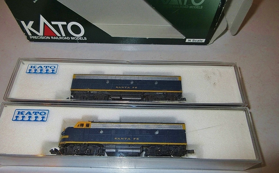 KATO N SCALE #106-0402 F7 A,B UNITS SANTA FE ,BOXED IN PLASTIC CASES - Image 1 of 4