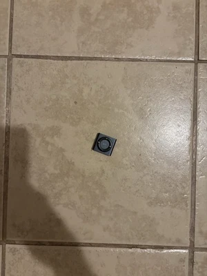 Apple iPod shuffle 4th Generation A1373 Silver  (2GB) RARE COLLECTORS ITEM - Image 1 of 4