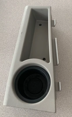 04-07 CADILLAC SRX PORTAVASOS TRASERO IZQUIERDO TERCERA FILA 03-020-D USADO OEM Foto 1 de 4