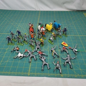 Britains LTD 1971  Knights Turks Horses Medieval Warriors Lot Of 28 - Picture 1 of 9