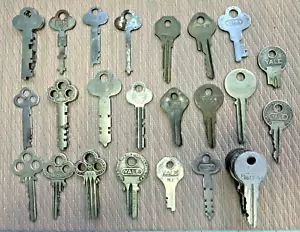 35+ Vintage Yale & Towne MFG. Co. Multiple Style Keys Rare Lot: - Picture 1 of 17