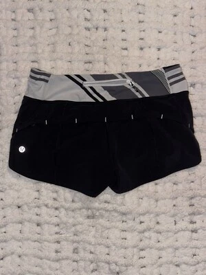 "Pantalones cortos Lululemon Speed negros blancos a rayas talla OS entrepierna 2""" Foto 1 de 4