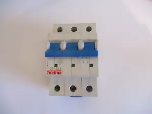 INTERRUPTOR CIRCUITO MCB MCB TRIPLE POLO TECHNA C32 32 AMP 10KA. - Imagen 1 de 2