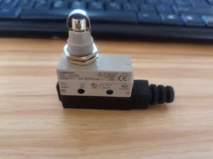 1PC New Omron SHL-Q2255 SHLQ2255 Limit Switch Free Ship - Picture 1 of 4