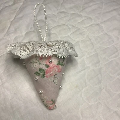 Fresa Esmeralda ~ Alfiletero Rosa Aliento Bebé Algodón Encaje” Gorra” 3-1/2” Foto 1 de 4