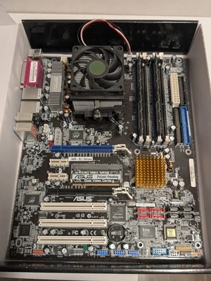 Asus A8N-SLI Deluxe Motherboard AMD Socket 939 + 2 GB RAM + AMD Athlon 64 3000+ - Bild 1 von 4