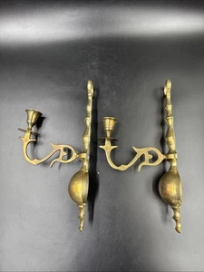 Par de apliques de pared vintage de latón oscuro para velas de 12 pulgadas de largo - Imagen 1 de 5