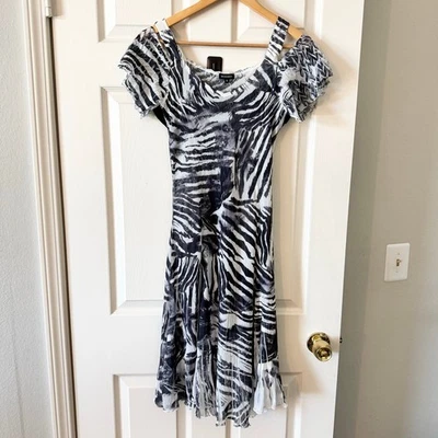 Vestido midi Komarov crepé texturizado a rayas blancas y negras talla S nuevo con etiquetas Foto 1 de 4