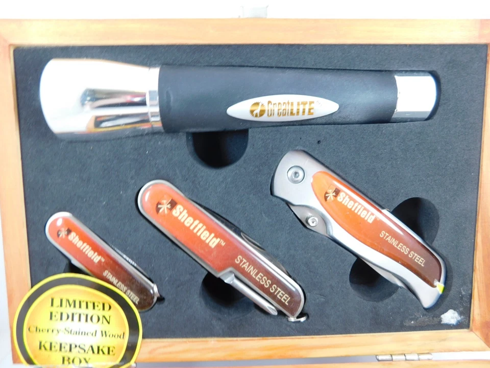 Juego de recuerdo de cuchillos y linterna Sheffield edición limitada 7108/1517 con caja de madera Foto 1 de 3