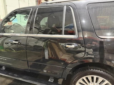 Conjunto de puerta trasera izquierda usado lado trasero se adapta a: Lincoln Navigator 2016 eléctrico pri Foto 1 de 4