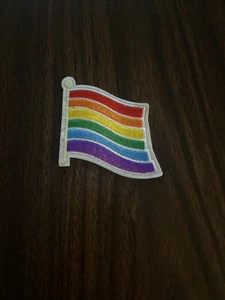 REGENBOGEN AUFBÜGLER PATCH bestickt BUNT LGBTQ+ GAY PRIDE RECHTE HANDWERK EMBLEM - Bild 1 von 3