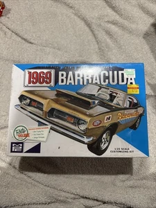 MPC 1969 Plymouth Barracuda Retro Deluxe Model Kit - 1/25 Scale - NEW/SEALED - Picture 1 of 5