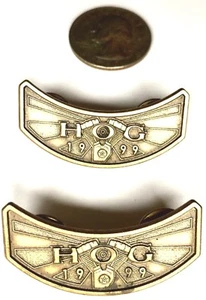 DOS PINES DE COLECCIÓN HARLEY DAVIDSON 1999 DUEÑOS GRUPO CERDO PINBACK BOTÓN MEMBRESÍA - Imagen 1 de 3