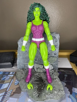 漫威传奇 SHE-HULK(紫色套装)钢铁侠复古波浪可动人偶  — 第 1/2 张图片