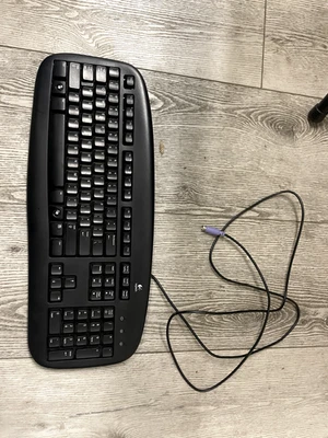 Logitech Wired PS/2 Deluxe Keyboard Used - Image 1 of 3