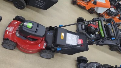 Cortacésped Toro 21466 60V Max* 22" Recycler® ritmo personal Foto 1 de 4